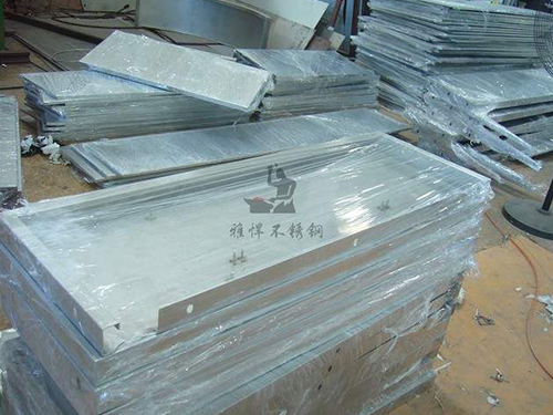QXG240 輪轂臺(tái)車(chē)式輸送機(jī)